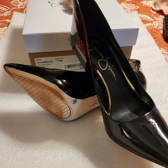 Jessica Simpson Women's Cambredge Pointed Toe Pump - Picture 5 of 6